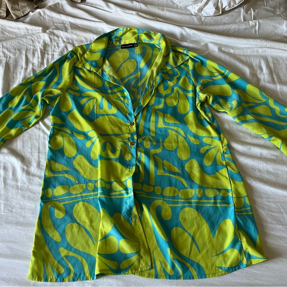 Retro oversized print button down